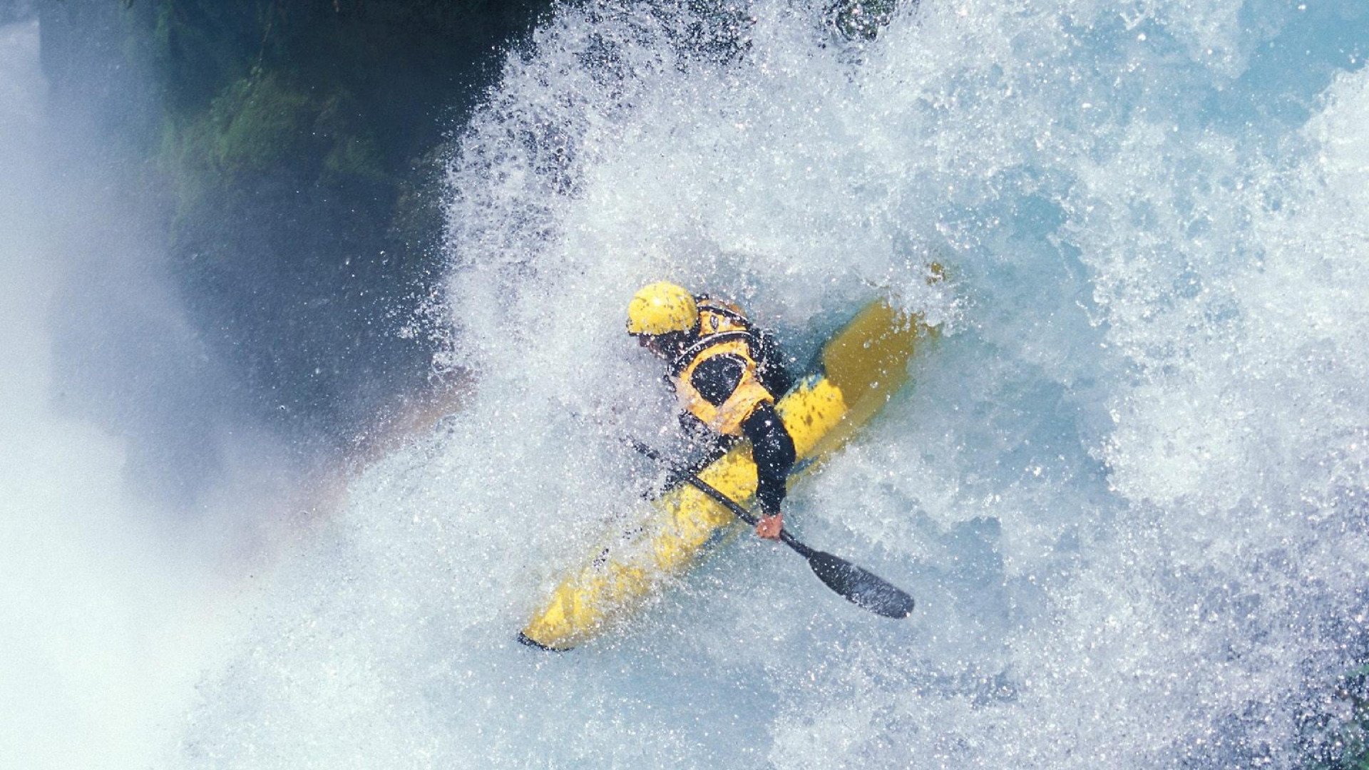 广东队选手王伟莹勇夺十五运会女子个人全能冠军，展现跳水新风采