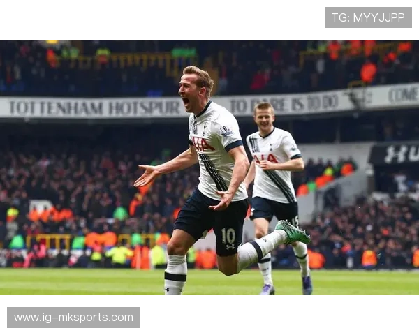 多特反击一脚穿透中路致胜，足球战术的完美演绎